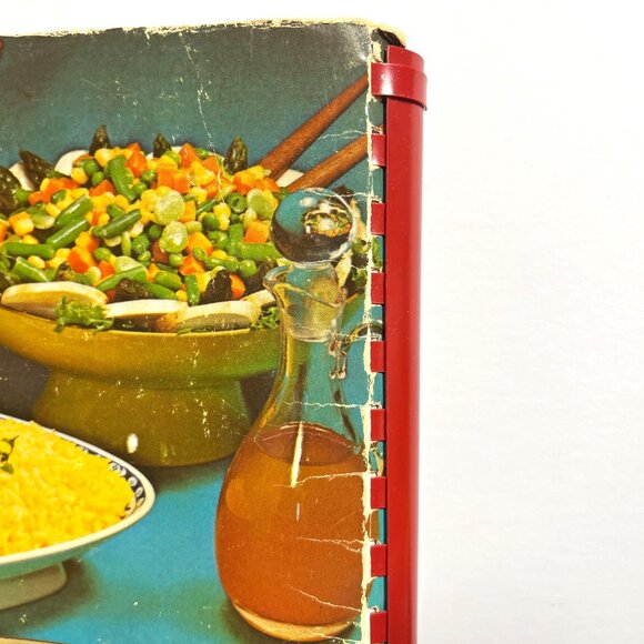 Recipes On Parade Casseroles Cookbook 1968 - Picture 8 of 8